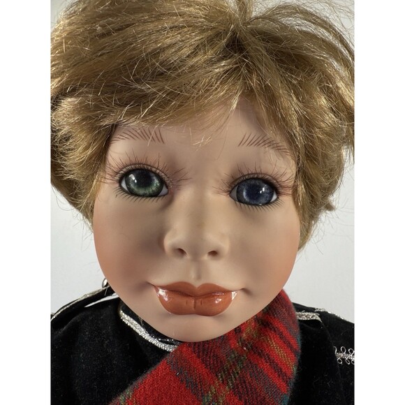 William Tung TUSS Series 22" Porcelain Doll Scottish Outfit Heterochromia Rare - Picture 2 of 13